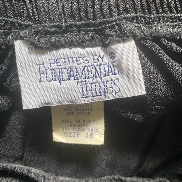 High Waist Pleated Skirt - Picture 4 of 6